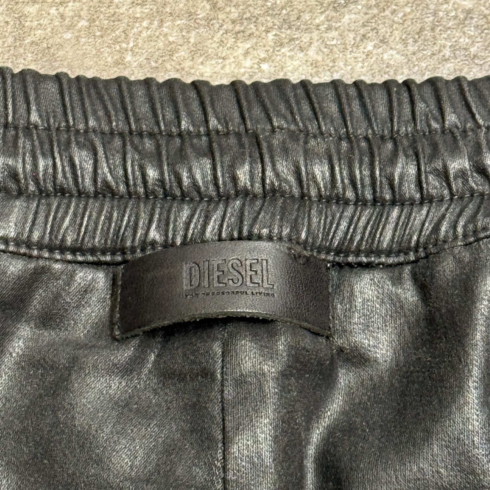 DIESEL サイドジップ コーティング イージーショーツ ハーフパンツ ディーゼル ブラック XS （5411M） DIESEL サイドジップ コーティング イージーショーツ ハーフパンツ