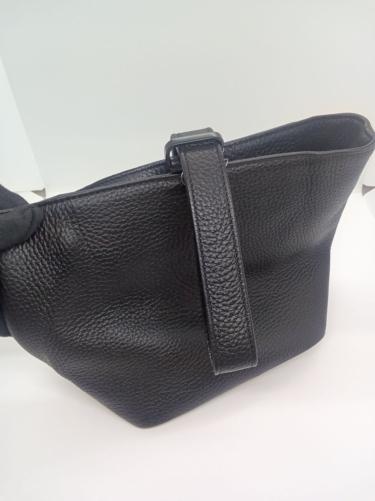 Hushtugハッシュタグ 巾着レザー ハンドバッグ - メルカリ
