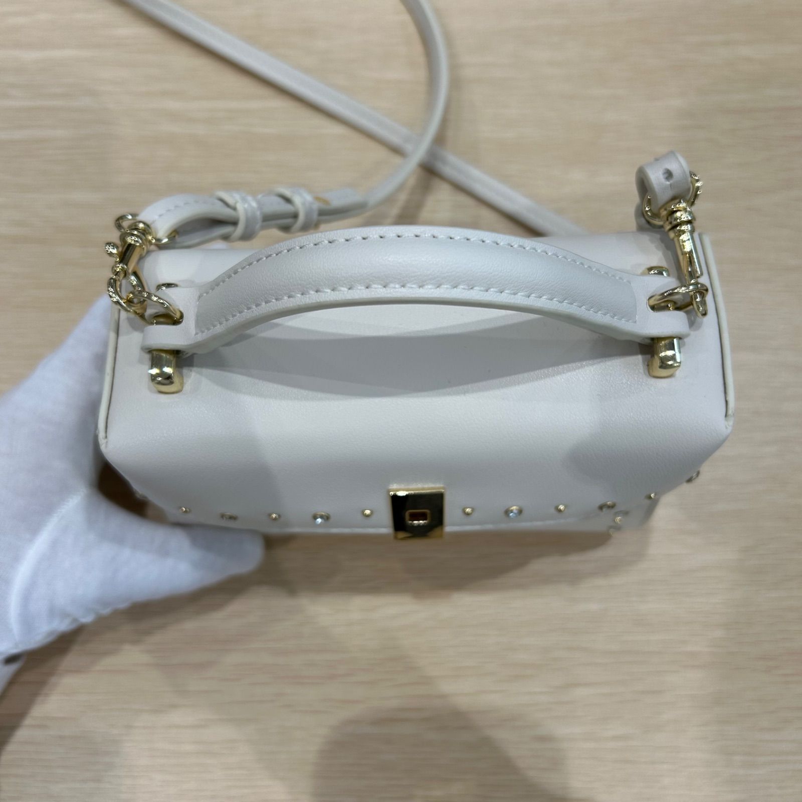 CELFORD ビジュースタッズポシェットショルダーバッグ アイボリー CELFORD ビジュースタッズポシェット S ショルダーバッグ アイボリー