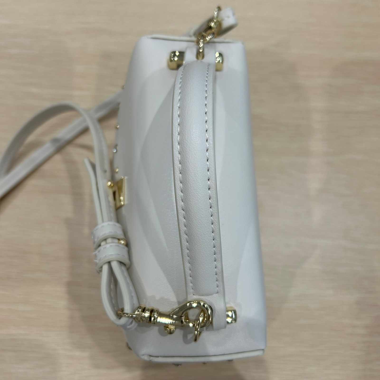 CELFORD ビジュースタッズポシェットショルダーバッグ アイボリー CELFORD ビジュースタッズポシェット S ショルダーバッグ アイボリー