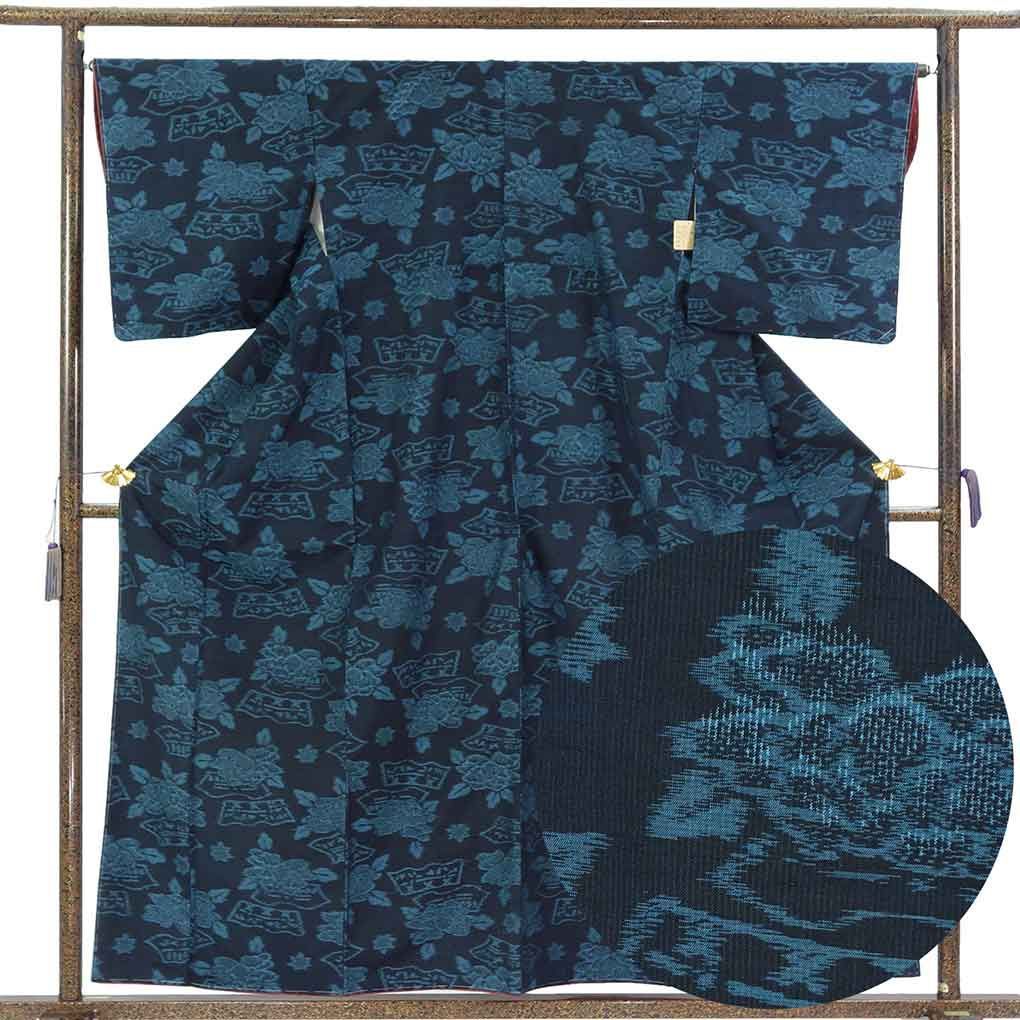 紬 身丈160cm 裄65.5cm 前幅25.5cm 後幅30cm 袖丈49cm 袖幅33cm レディース 袷 花柄 裄Mサイズ 秋冬春用 正絹（シルク）ネイビー 未使用品 リメイク リユース リサイクル【呉服のきくや】