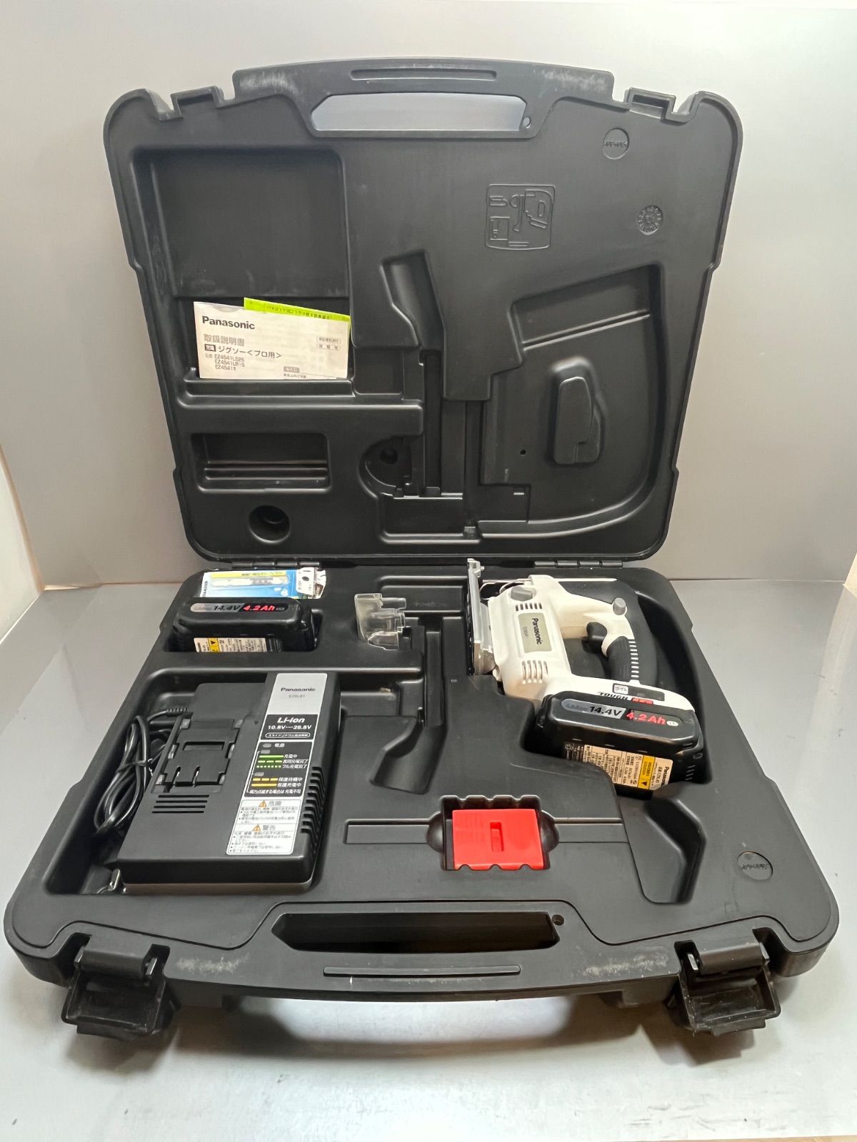 程度良好品！　Panasonic 14.4V 充電式小型ジグソー　EZ4541　フルセット品（ 4.2Ahバッテリー2個、充電器、ケース）