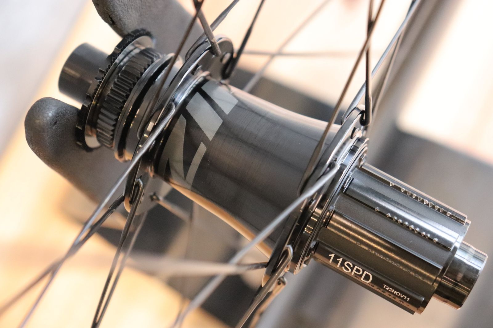 ジップ ZIPP 303S DISC シマノ 11/12S 23㎜ フックレス カーボン