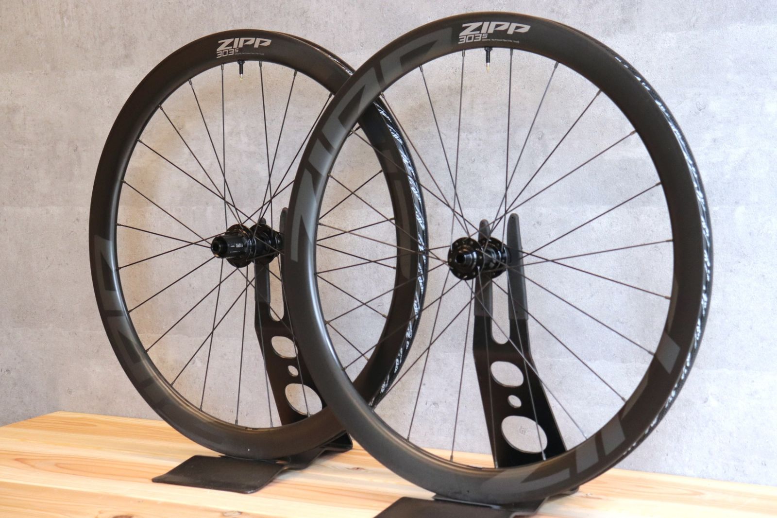 ジップ ZIPP 303S DISC シマノ 11/12S 23㎜ フックレス カーボン