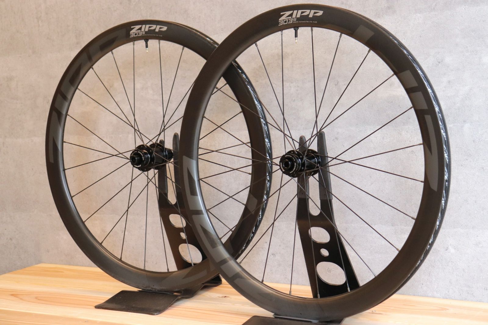 ジップ ZIPP 303S DISC シマノ 11/12S 23㎜ フックレス カーボン