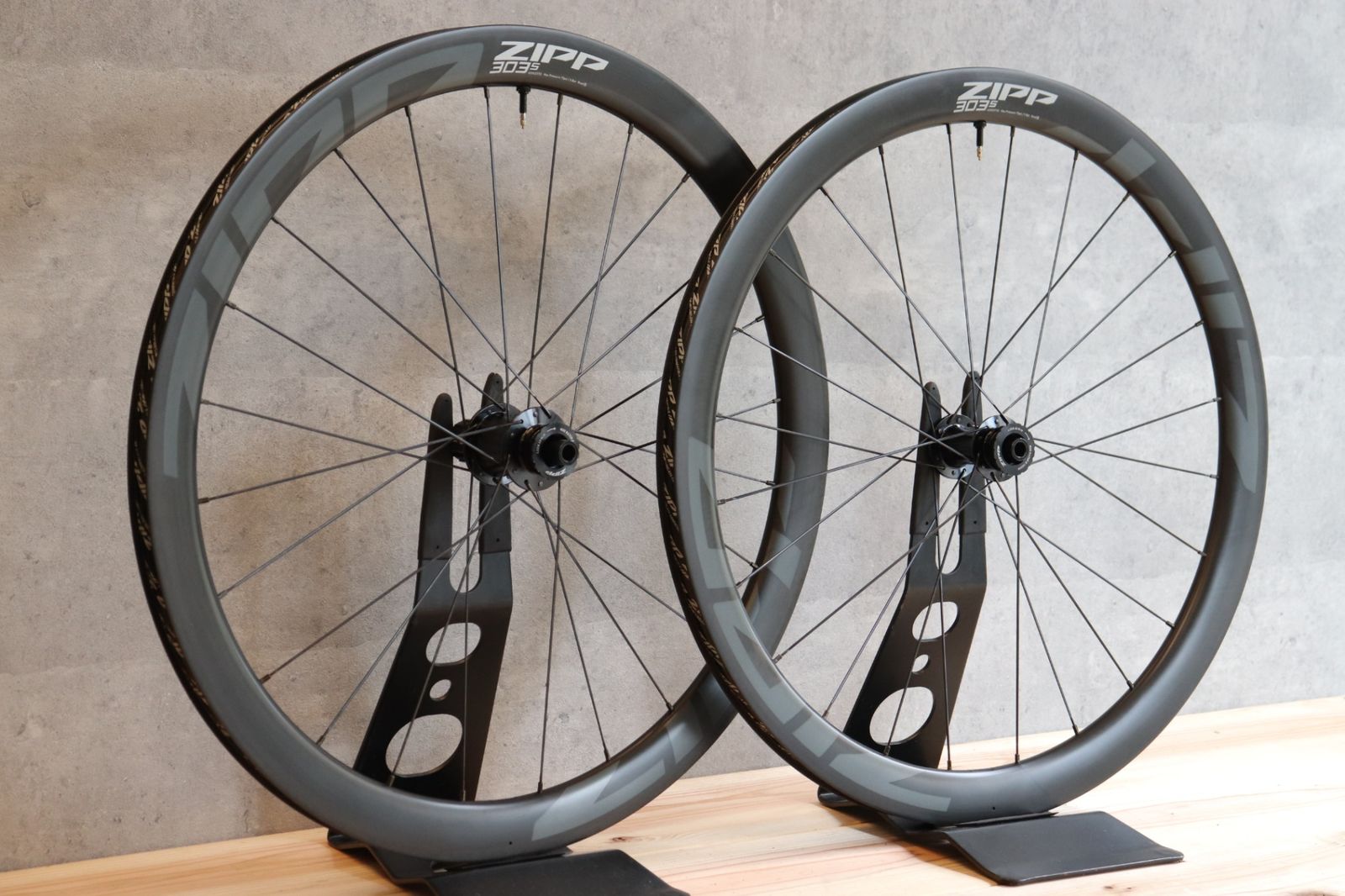 ジップ ZIPP 303S DISC シマノ 11/12S 23㎜ フックレス カーボン