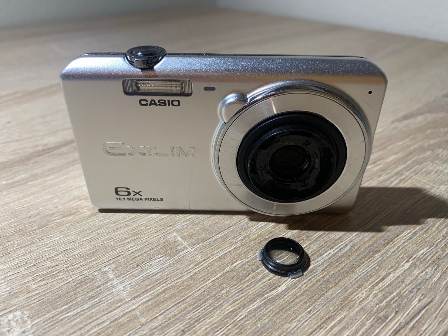 1592 Casio EXILIM EX-Z900 シルバー ジャンク品 デジカメ【ネ