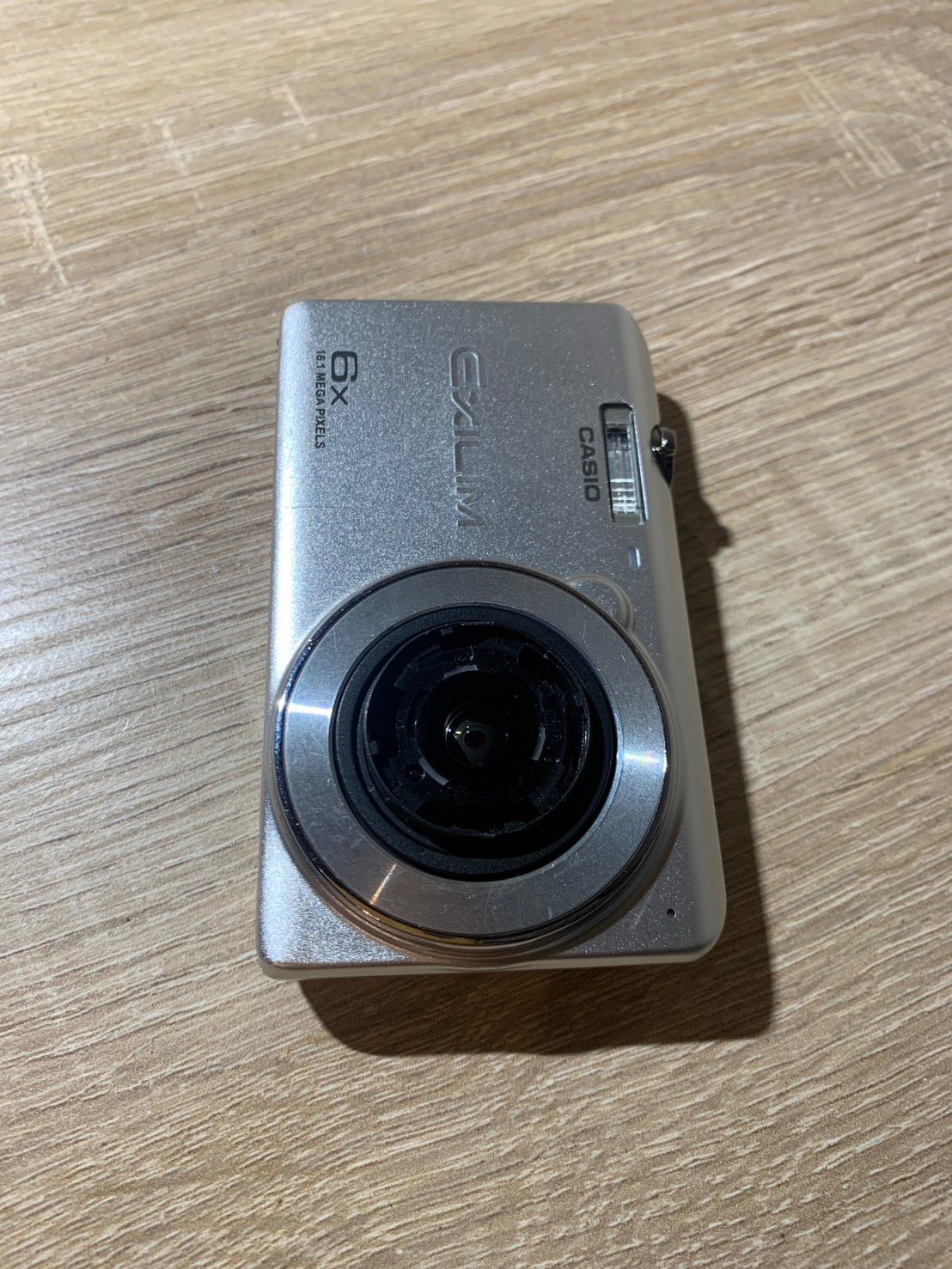 1592 Casio EXILIM EX-Z900 シルバー ジャンク品 デジカメ【ネ