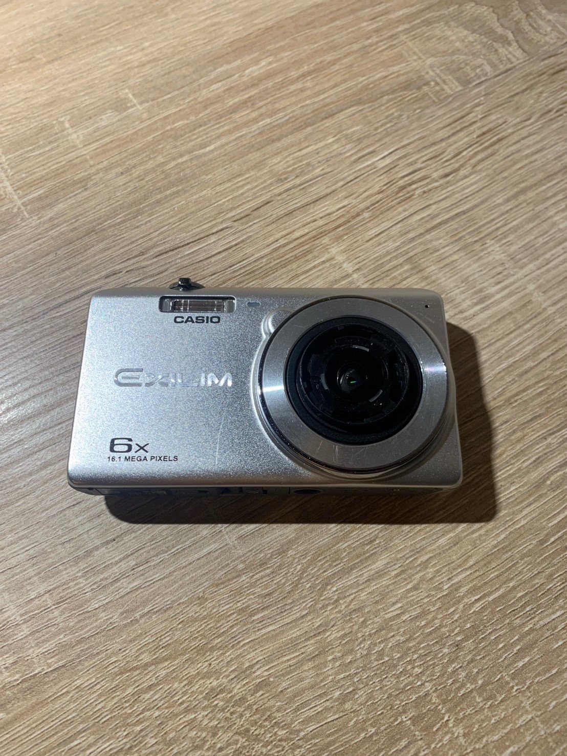 1592 Casio EXILIM EX-Z900 シルバー ジャンク品 デジカメ【ネ