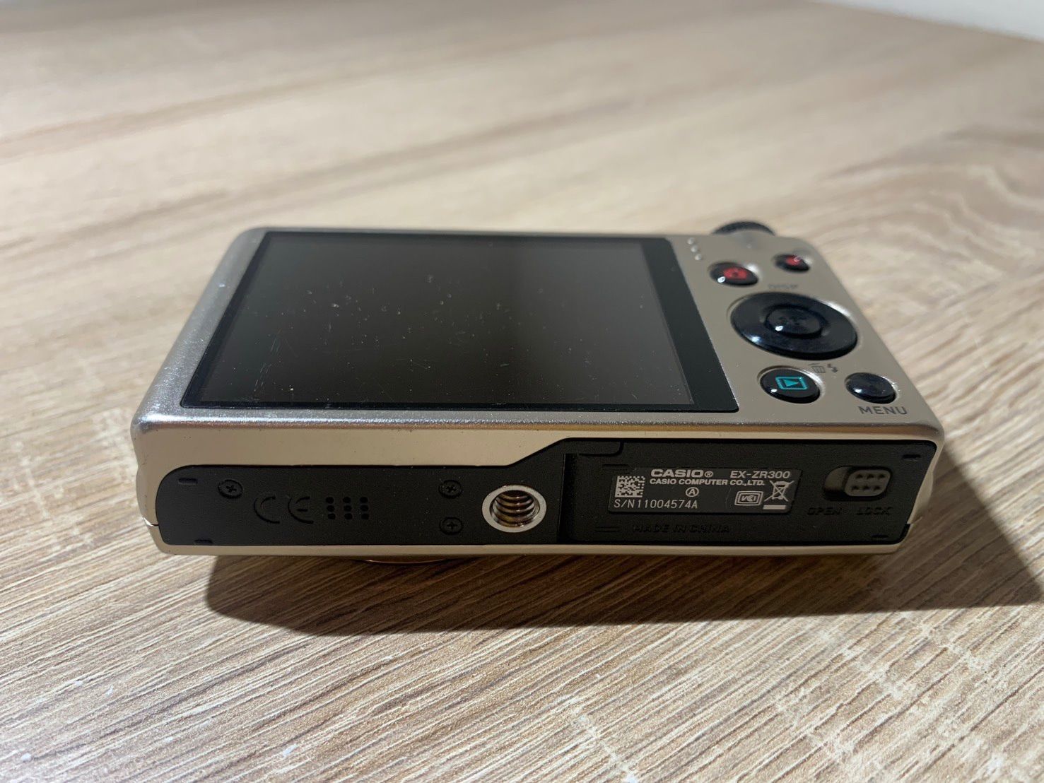1594 Casio EXILIM EX-ZR300 ゴールド 動作確認済み デジカメ【ネ