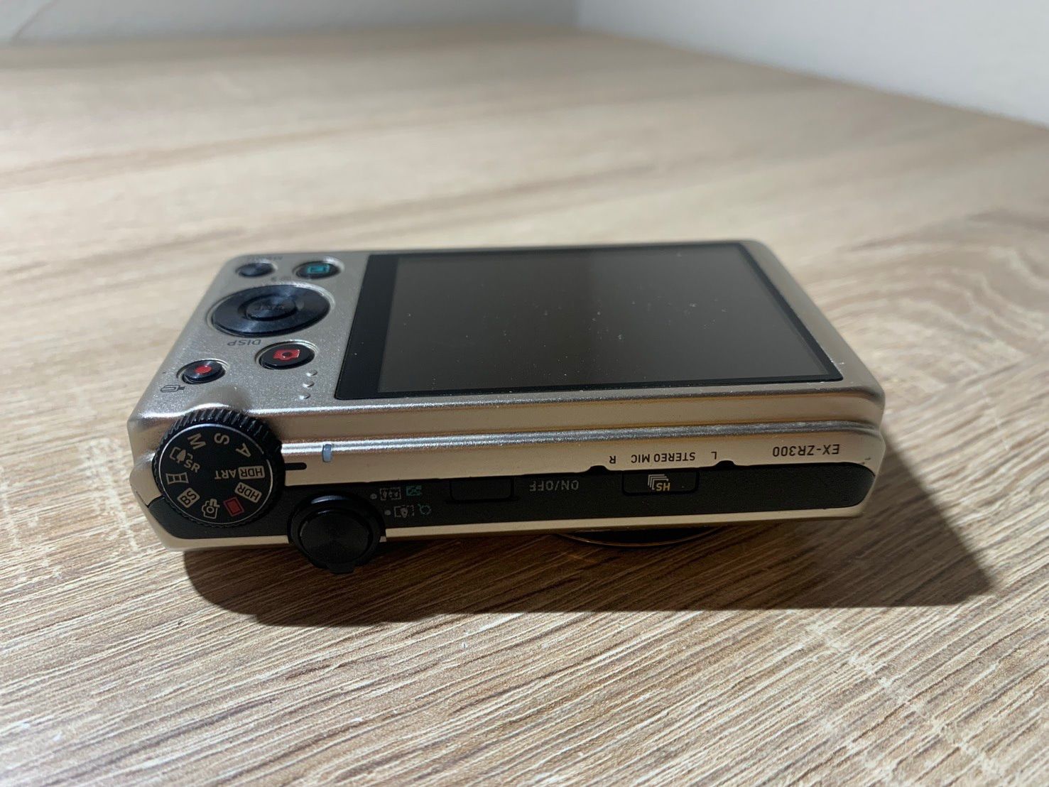 1594 Casio EXILIM EX-ZR300 ゴールド 動作確認済み デジカメ【ネ