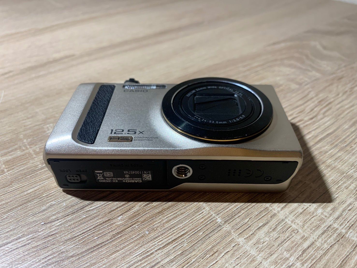 1594 Casio EXILIM EX-ZR300 ゴールド 動作確認済み デジカメ【ネ