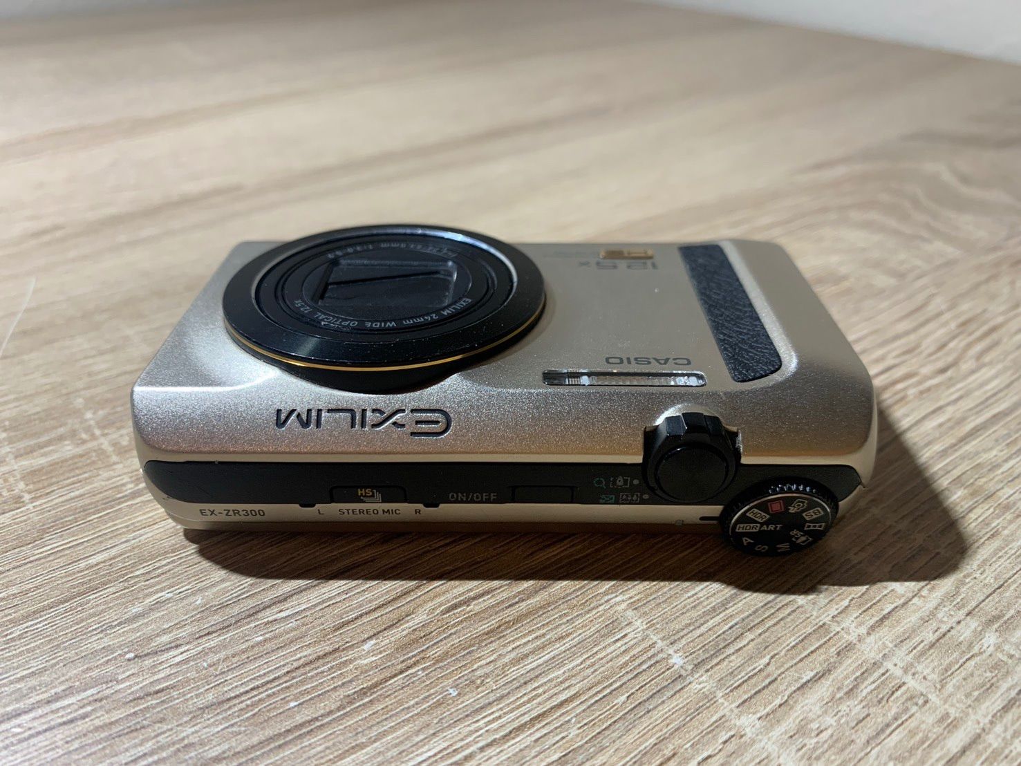 1594 Casio EXILIM EX-ZR300 ゴールド 動作確認済み デジカメ【ネ