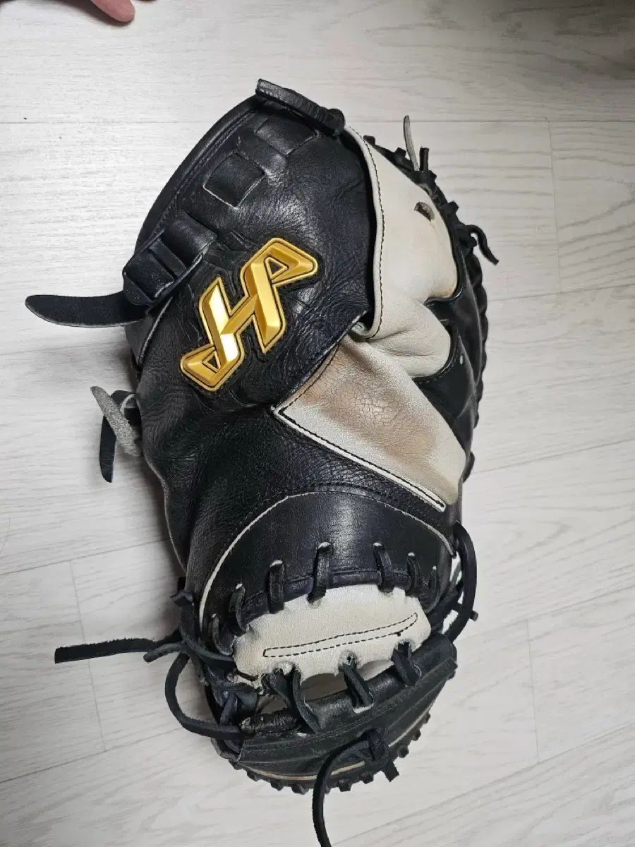 下 Hatakeyama m2 梁 義智（ヤン・ウィジ） モデル 出品