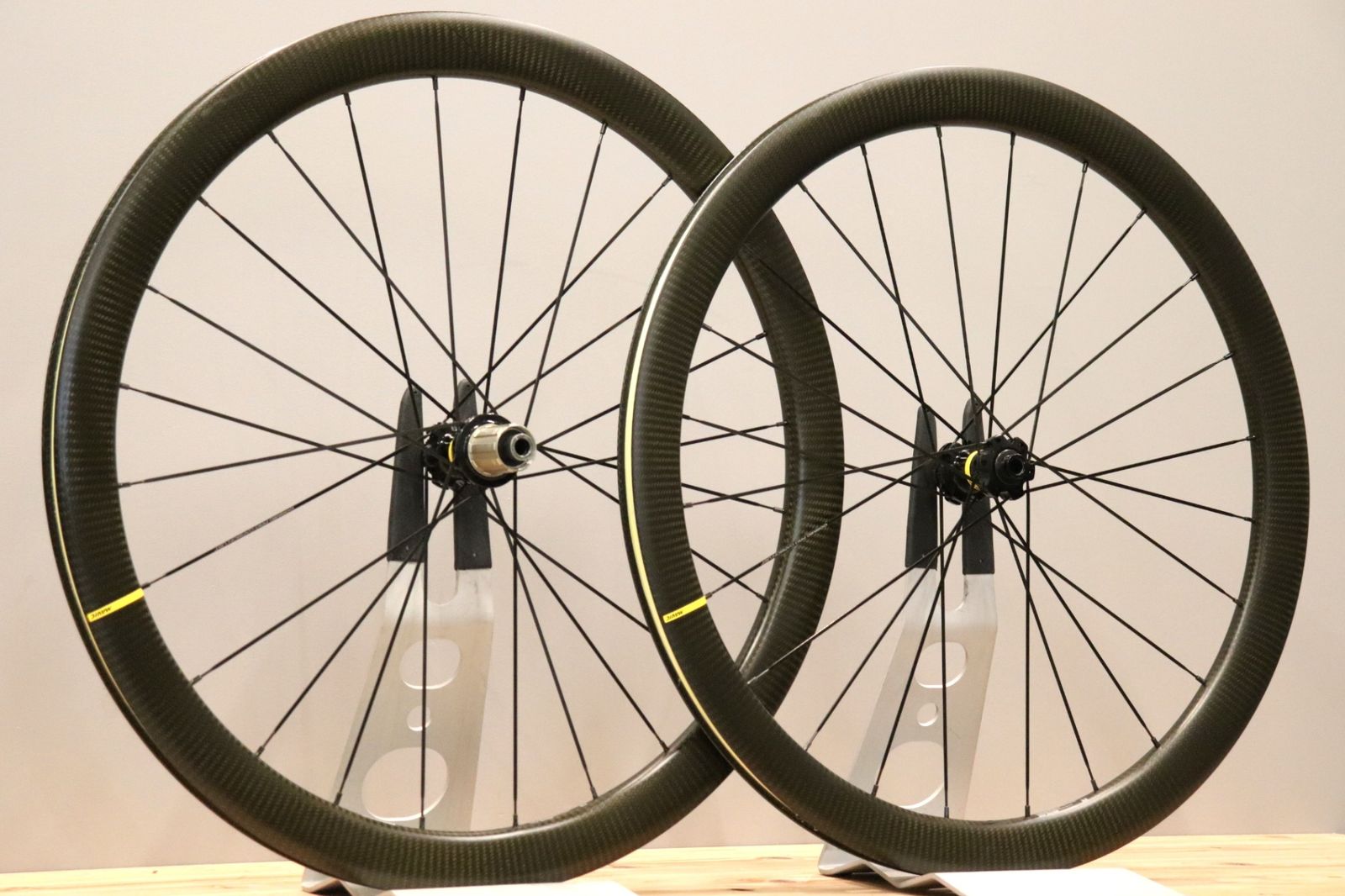 マヴィック MAVIC コスミック COSMIC PRO CARBON UST DISC カーボン