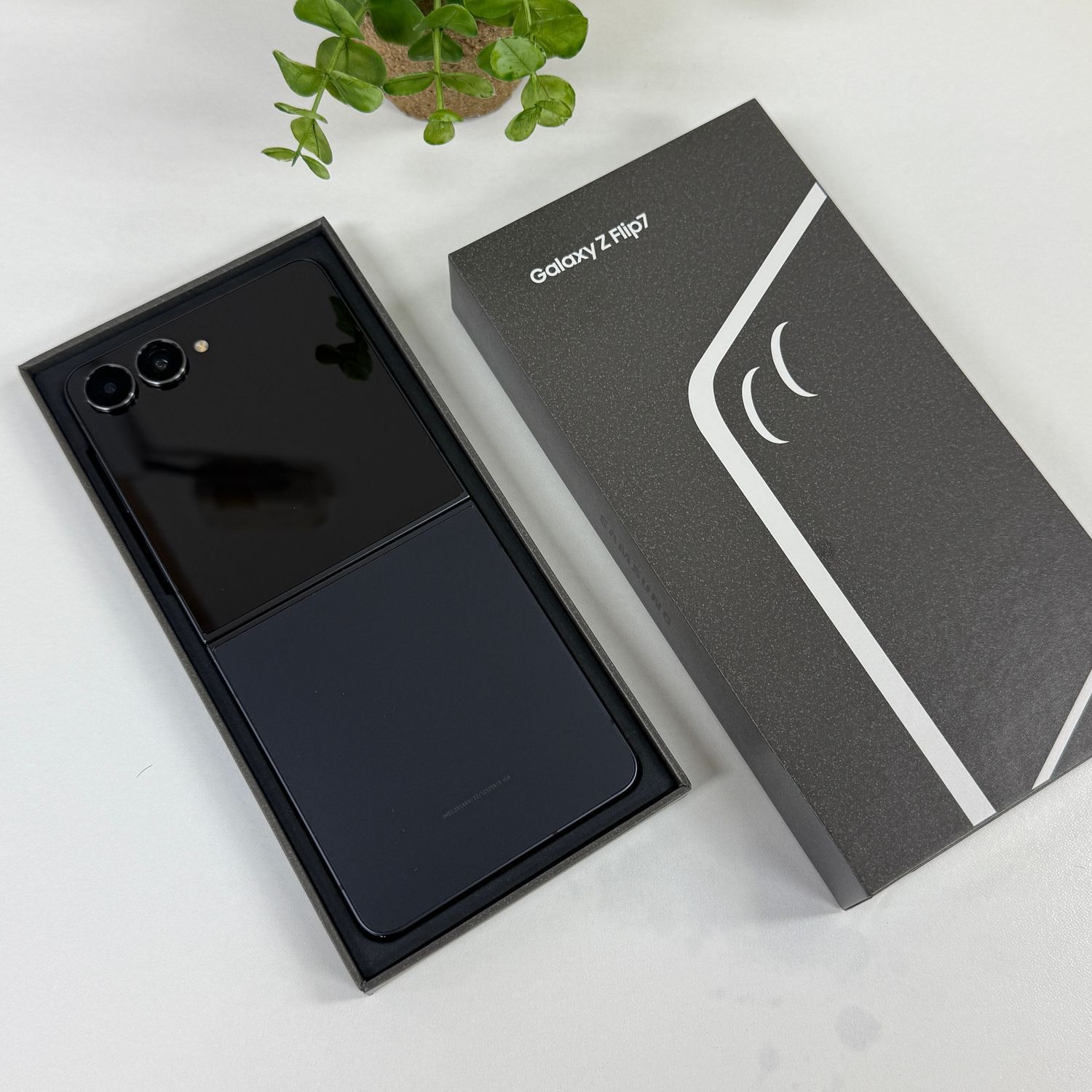 SC-55F Galaxy Z Flip7 256GB ブラック SIMフリー - メルカリ