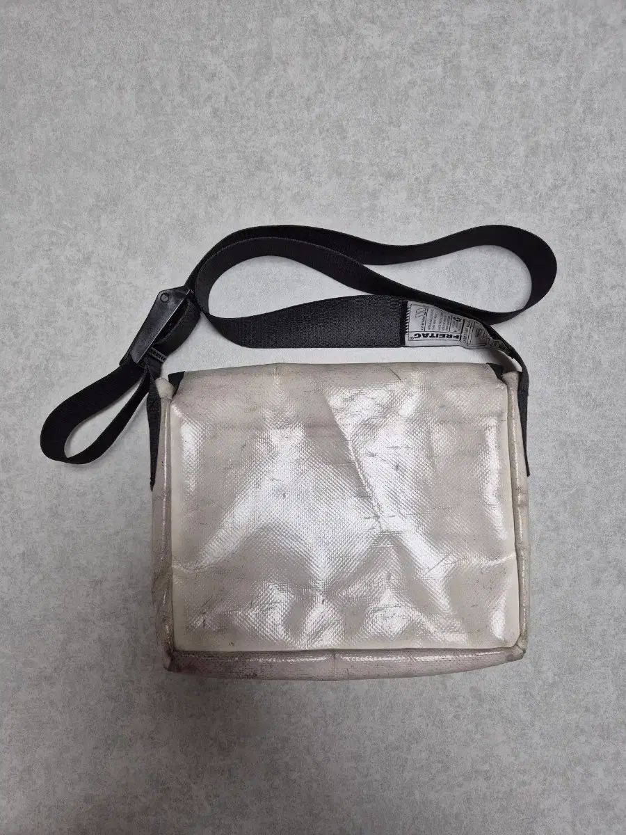 FREITAG ラッシー オールホワイト メッセンジャーバッグ - メルカリ