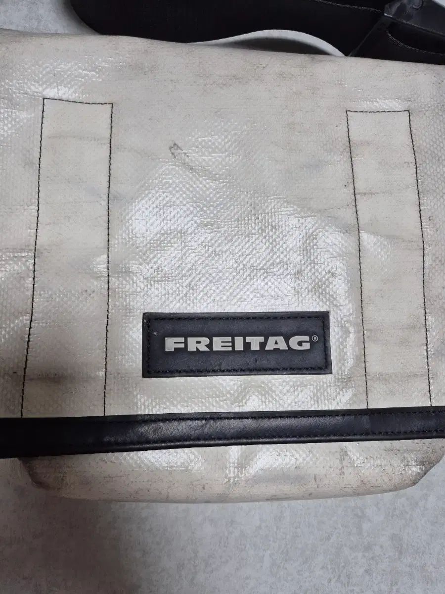 FREITAG ラッシー オールホワイト メッセンジャーバッグ - メルカリ