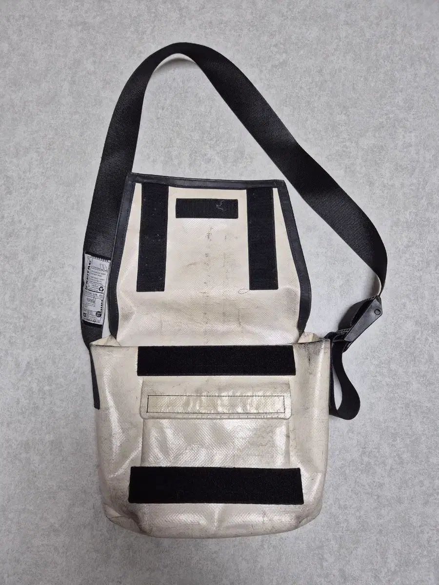 FREITAG ラッシー オールホワイト メッセンジャーバッグ - メルカリ