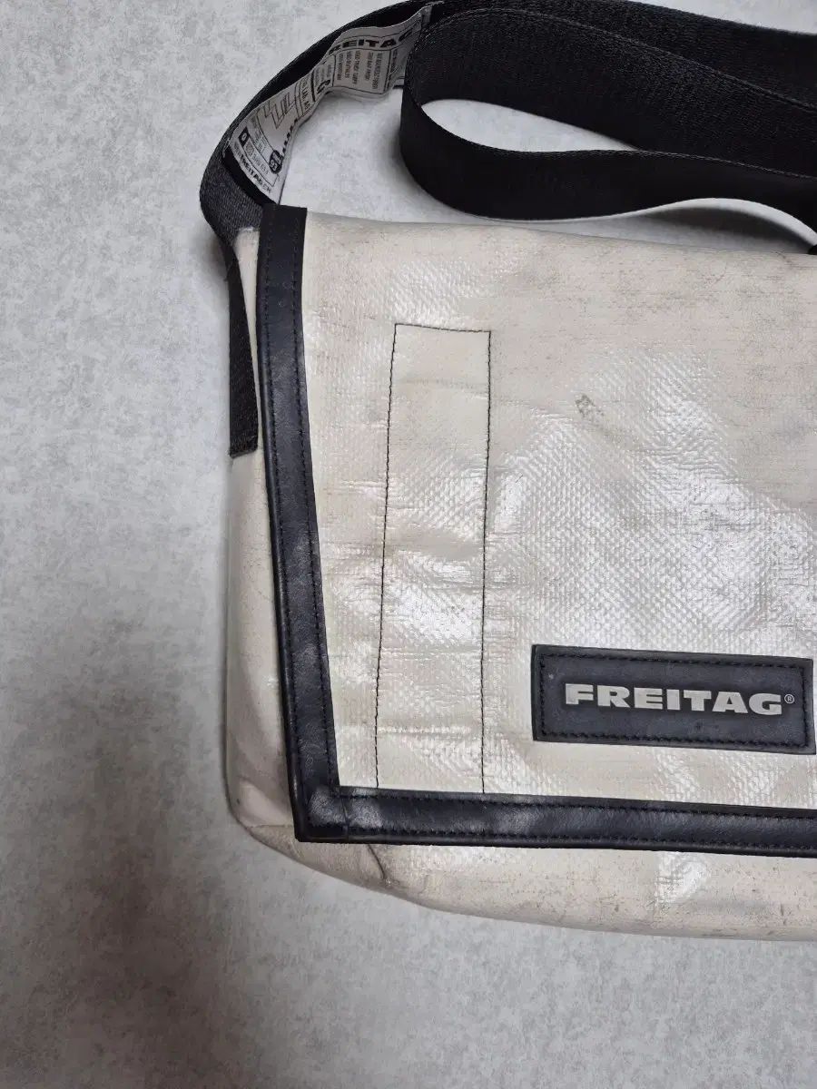 FREITAG ラッシー オールホワイト メッセンジャーバッグ - メルカリ