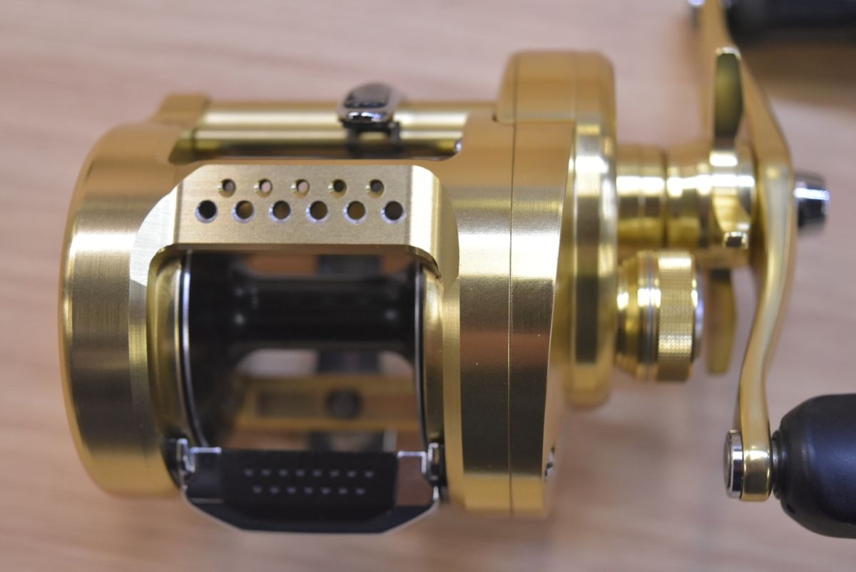 シマノ 18 カルカッタコンクエスト 400 ベイトリール SHIMANO CALCUTTA