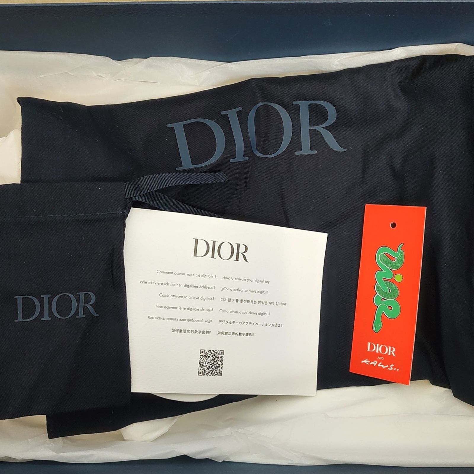 DIOR ディオール ×KAWS 限定エディション B57 MS 1024 43 ホワイト