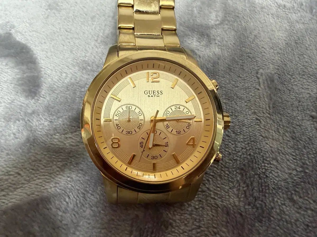 GUESS ゴールド ウォッチ