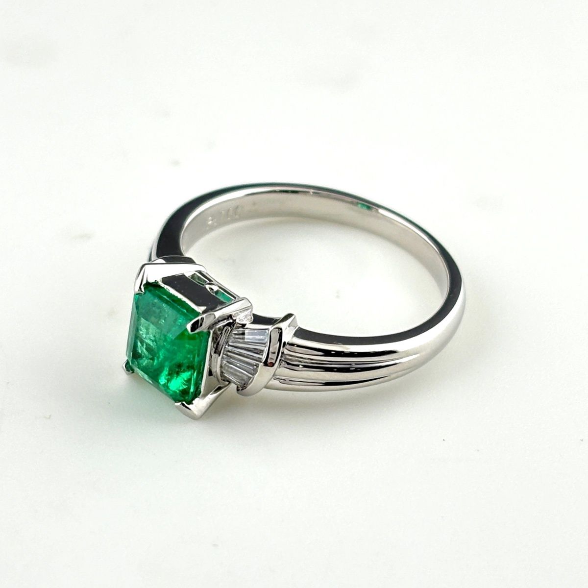 リング エメラルド 0.86ct ダイヤモンド 計0.21ct 17.5号 プラチナ 