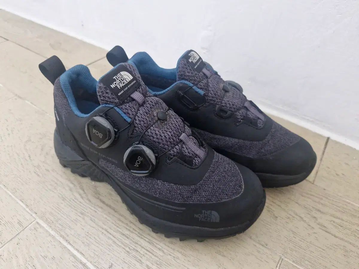 235mm) THE NORTH FACE ゴアテックス 登山靴 トレッキングシューズ