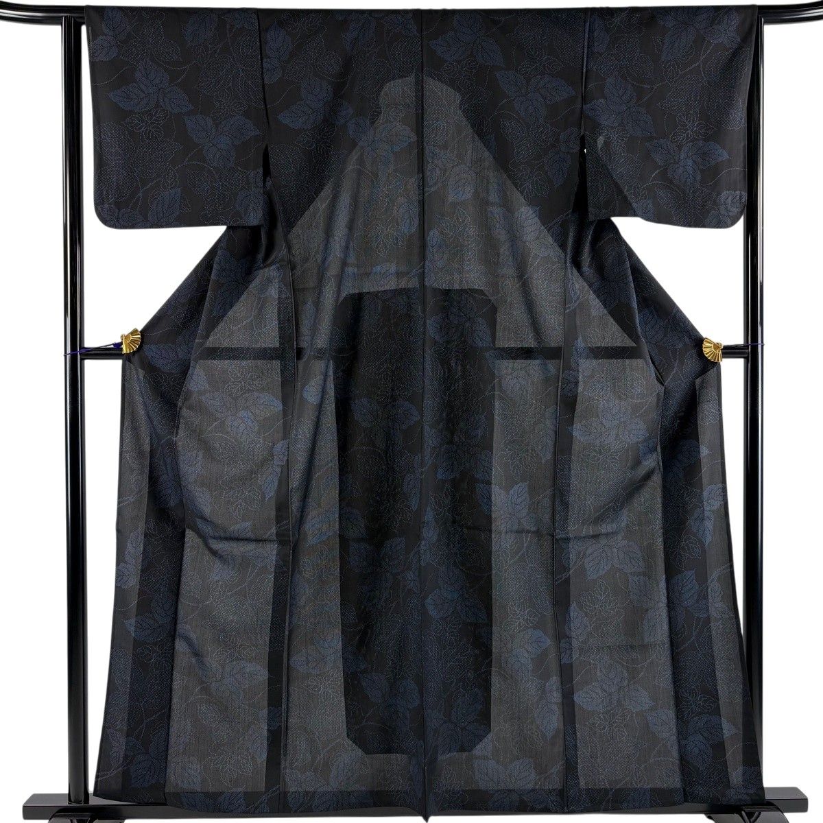 紬 身丈159cm 裄丈64cm M 薄物 夏紬 葉柄 黒 正絹 秀品 【中古】