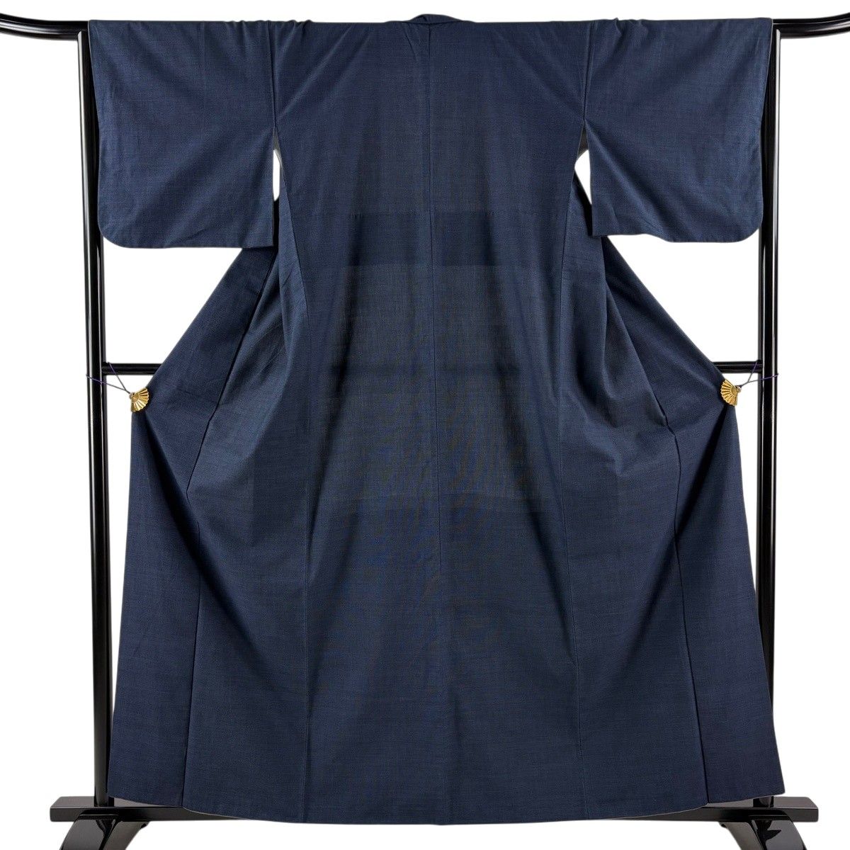 【美品】 紬 身丈159cm 裄丈65cm M 袷 本さつま 永江明夫 落款 亀甲絣 紺色 綿 逸品 【中古】