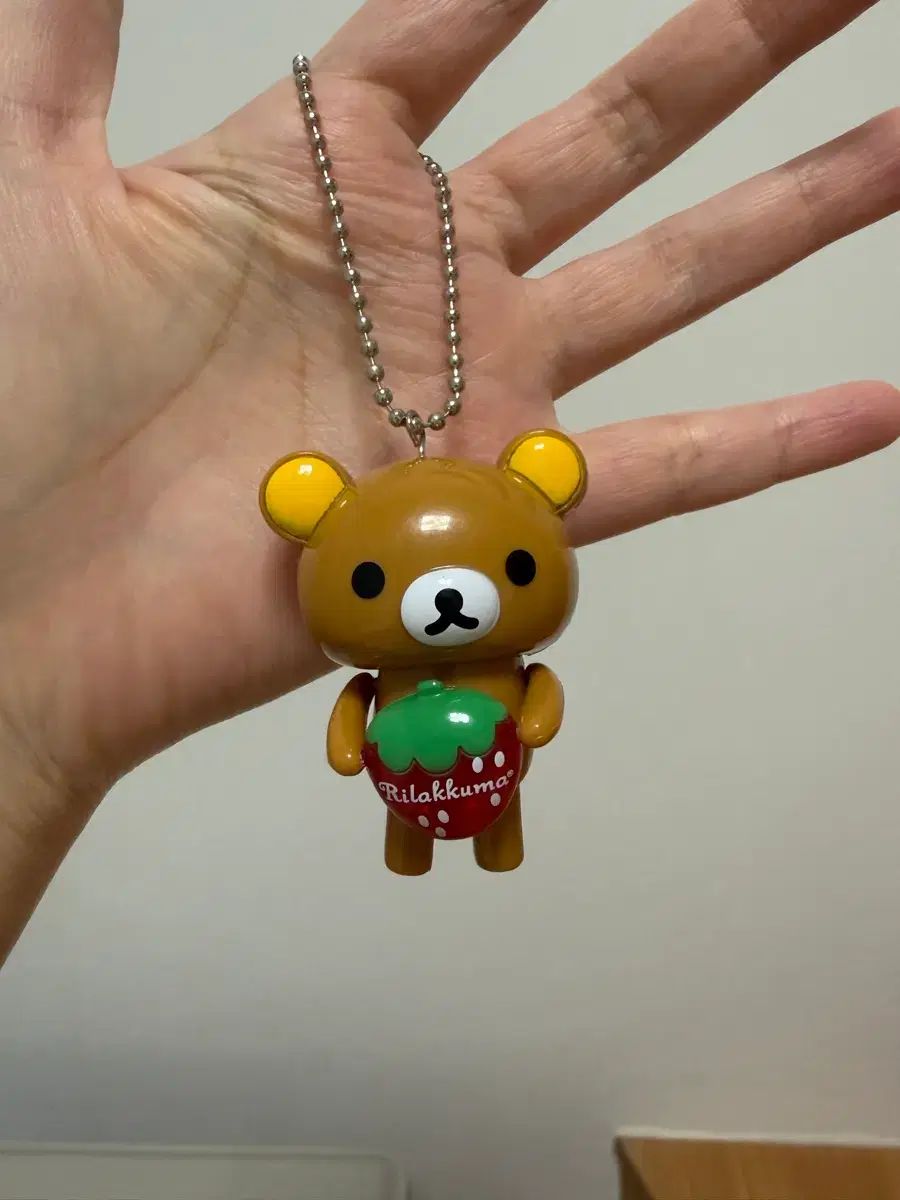 リラックマ いちご ボールチェーン キーホルダー 出品 - メルカリ