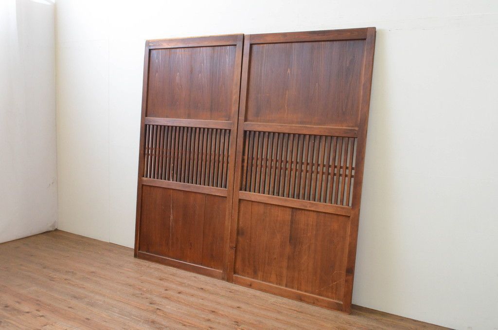 ▼現状販売▼ 格子帯戸2枚セット アンティーク建具 大正期 和モダン 4～7営業日前後で発送(※修理加工希望の方3ヶ月程で発送) R-067215
