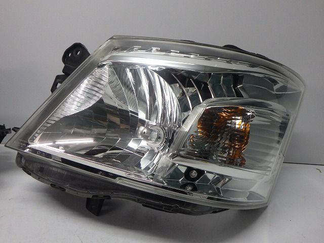 キャラバン NV350 ヘッドライト左右 ハロゲン E26 前期 H021 26060