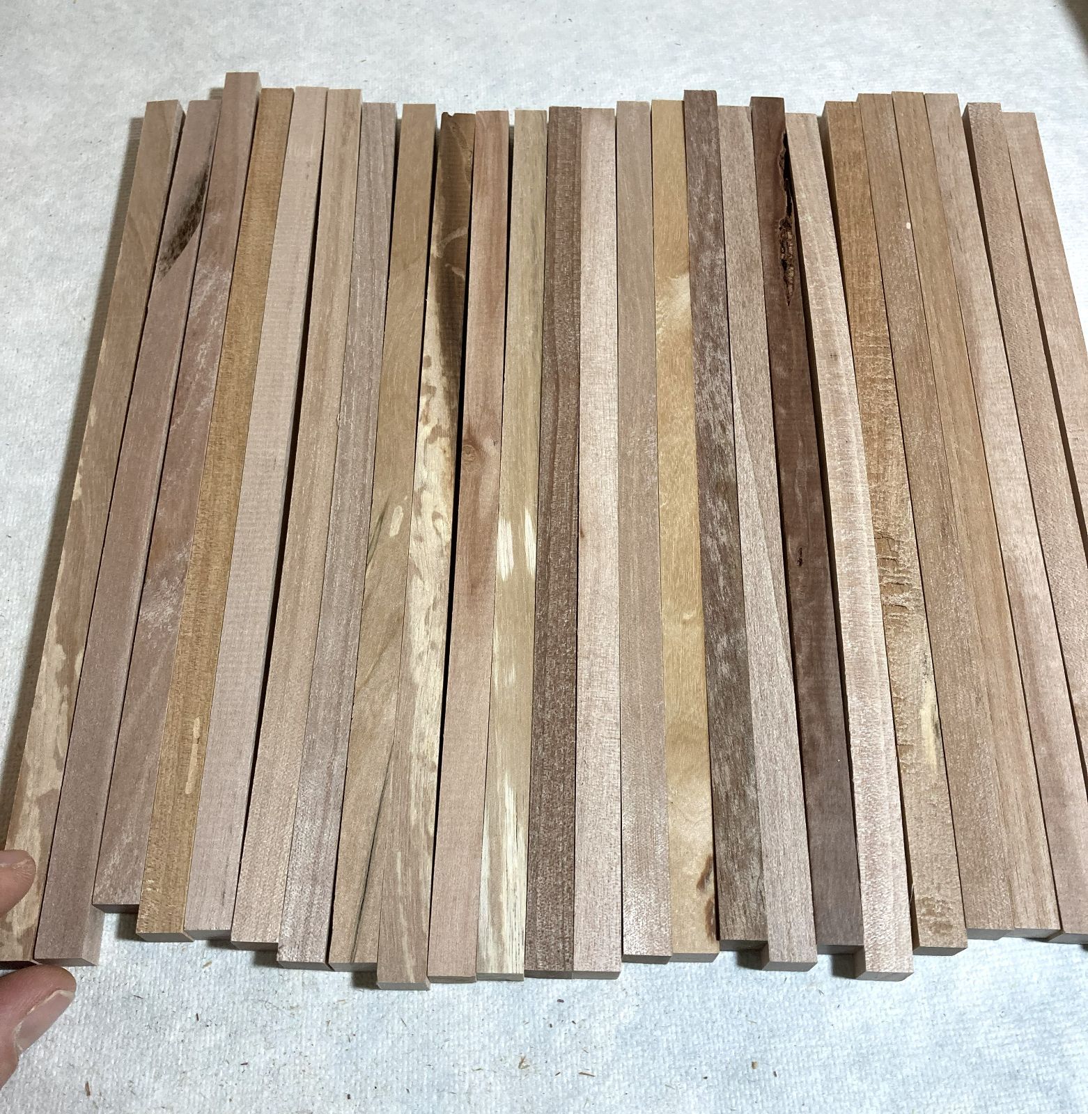 B級品　桜　サクラ　65本　高級箸木材　木材箸材料　端材　角材　角棒　DIY　工作　寄木材料　教材