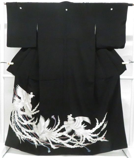 一輝堂】黒留袖 五つ紋 比翼仕立て 銀駒刺繍 着物 正絹 身丈約164cm 裄