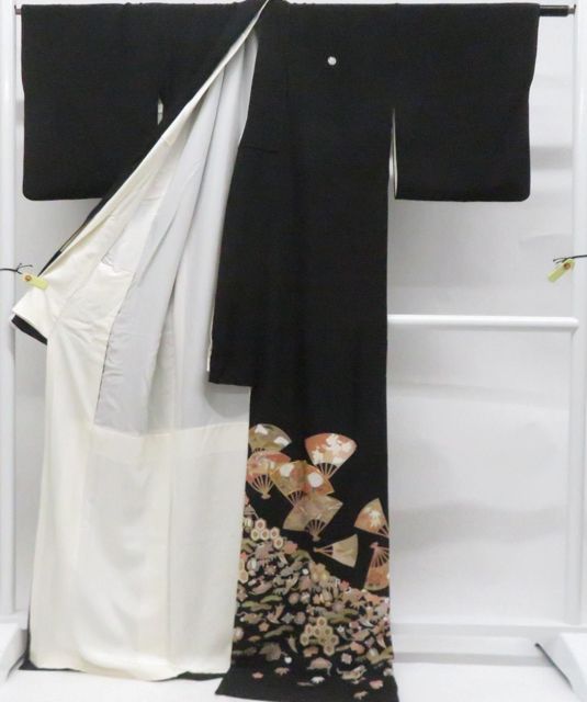 一輝堂】黒留袖 金駒刺繍 五つ紋 比翼仕立て 宝尽し 着物 正絹 身丈約 