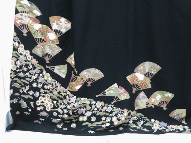 一輝堂】黒留袖 金駒刺繍 五つ紋 比翼仕立て 宝尽し 着物 正絹 身丈約 
