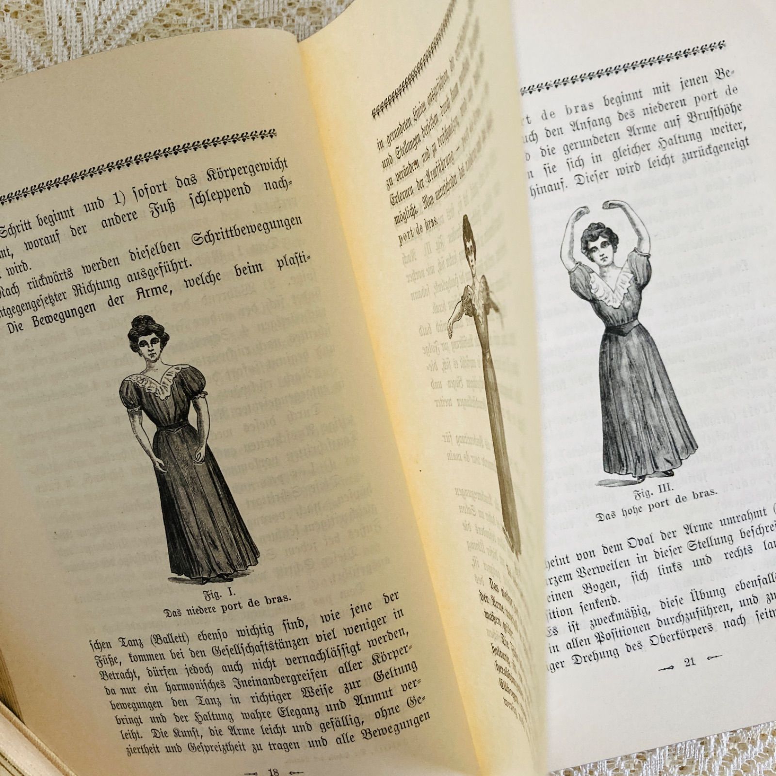 気品ある美しい装丁のアンティークブック 社交ダンス手引き書 1907年頃
