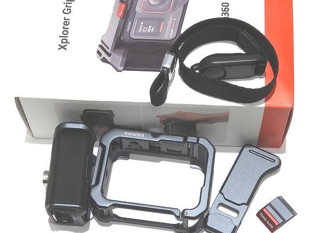 極美品 Insta360 Xplorer Grip Kit ◇ デジタルカメラアクセサリー