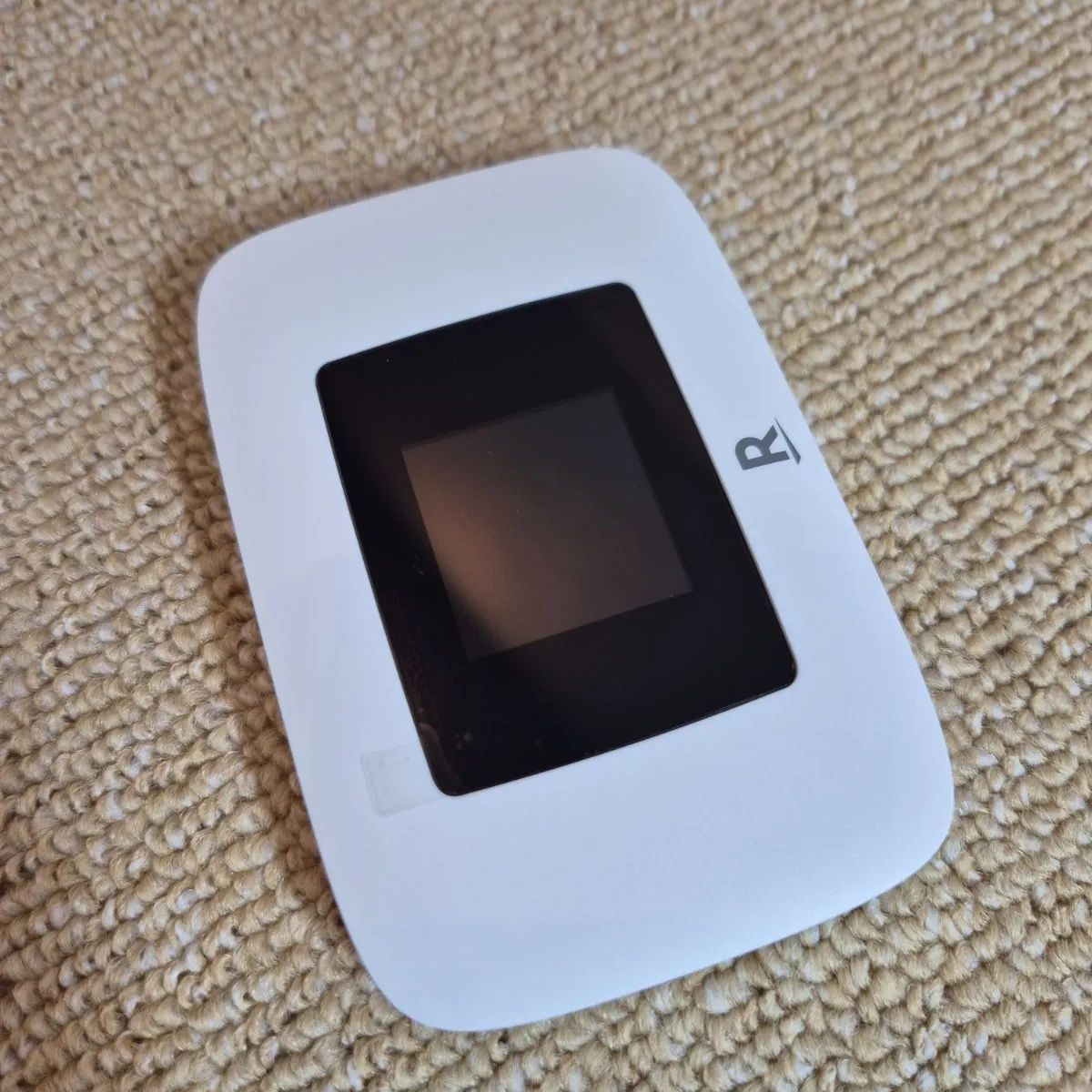 Rakuten WiFi Pocket Platinum 未使用近い - メルカリ