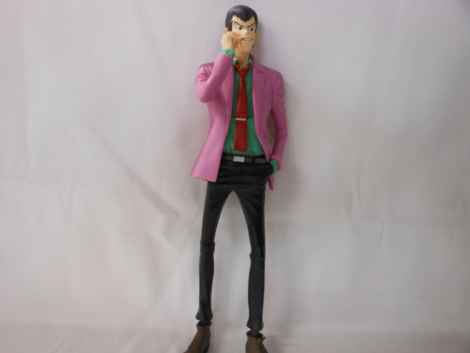 ルパン三世フィギュアピンクのジャケット着たVer - メルカリ
