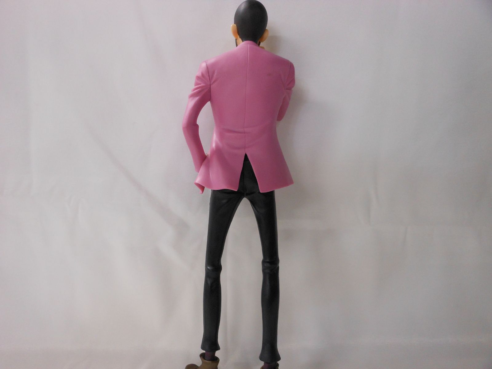 ルパン三世フィギュアピンクのジャケット着たVer - メルカリ