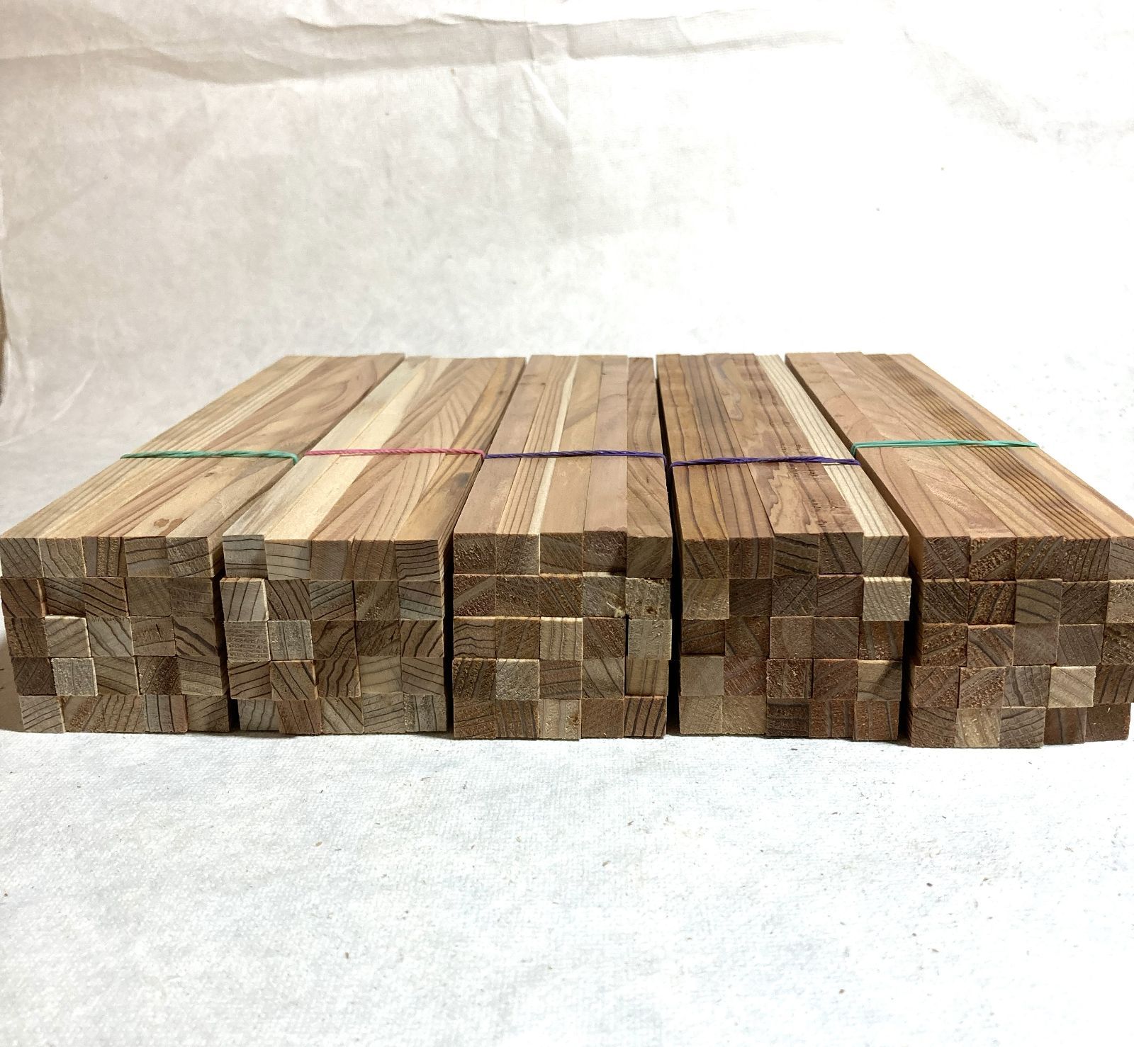 B級品　杉　スギ　300本　高級箸木材　木材箸材料　端材　角材　角棒　DIY工作　寄木材料　教材 送料無料