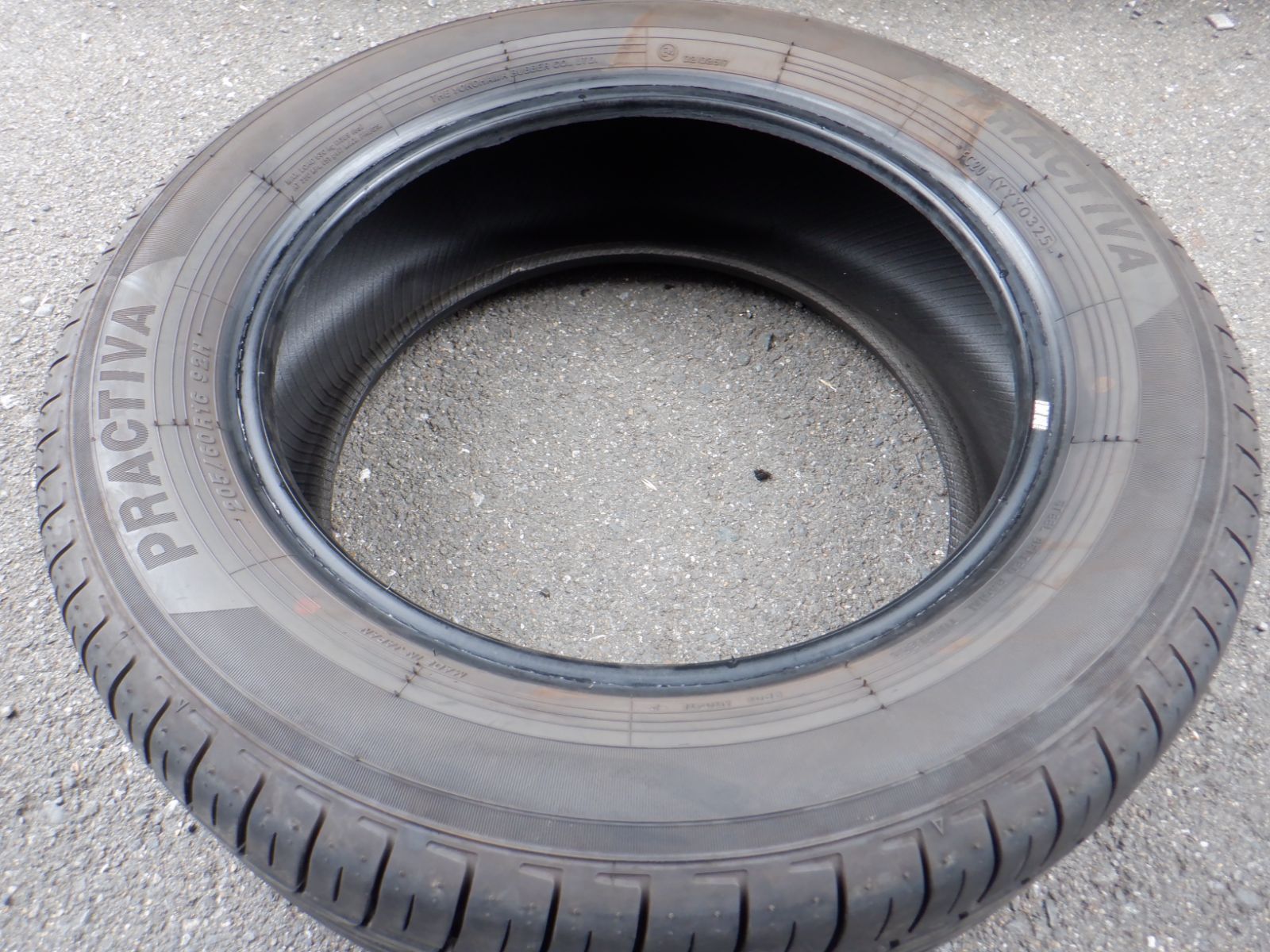 未使用に近い 205/60R16 ヨコハマ製 プラクティバ（イエローハット
