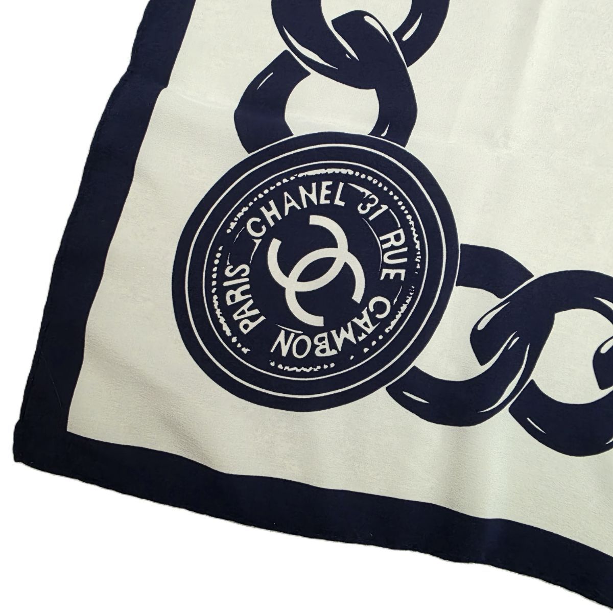 CHANEL シャネル ロゴ スカーフ ココマーク ネイビー アイボリー CHANEL シャネル ココマーク チェーン ロゴプリント 大判スカーフ
