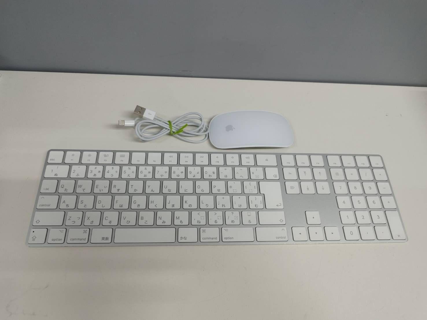 使用2回｜APPLE｜MAGIC KEYBOARD｜テンキー｜JIS配列｜純正 Apple Magic Keyboard/テンキー付き/日本語配列(A1843) Magic Mouse 2