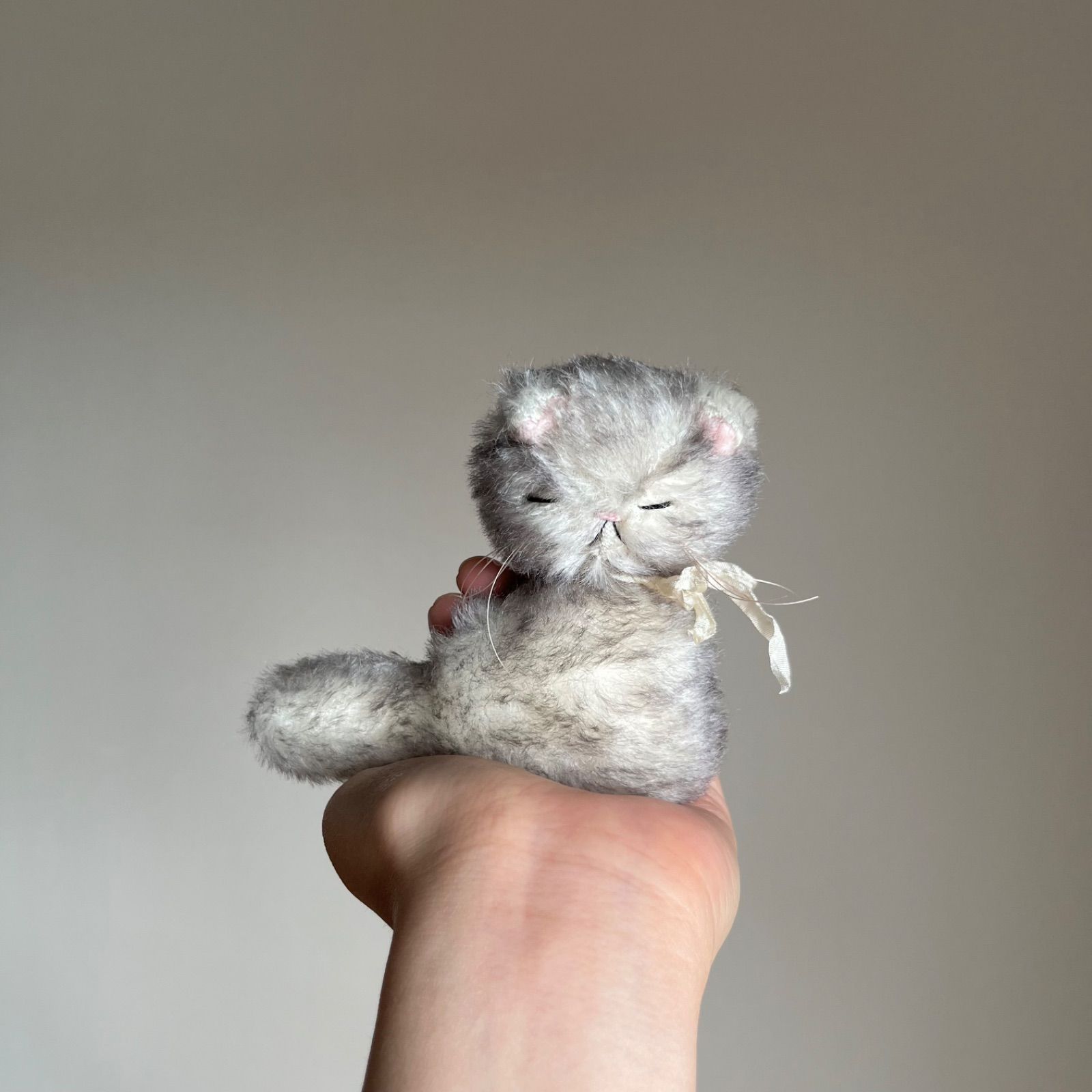 とけそうな、ねこ ( おれみみシルバーの子 ) Cora 猫 ぬいぐるみ 作家