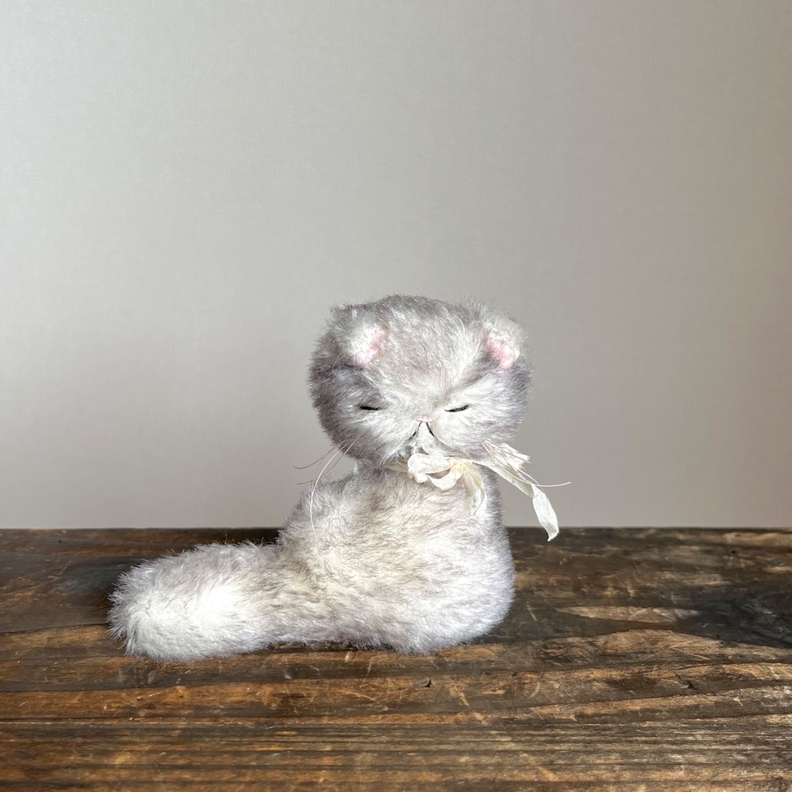 とけそうな、ねこ ( おれみみシルバーの子 ) Cora 猫 ぬいぐるみ 作家