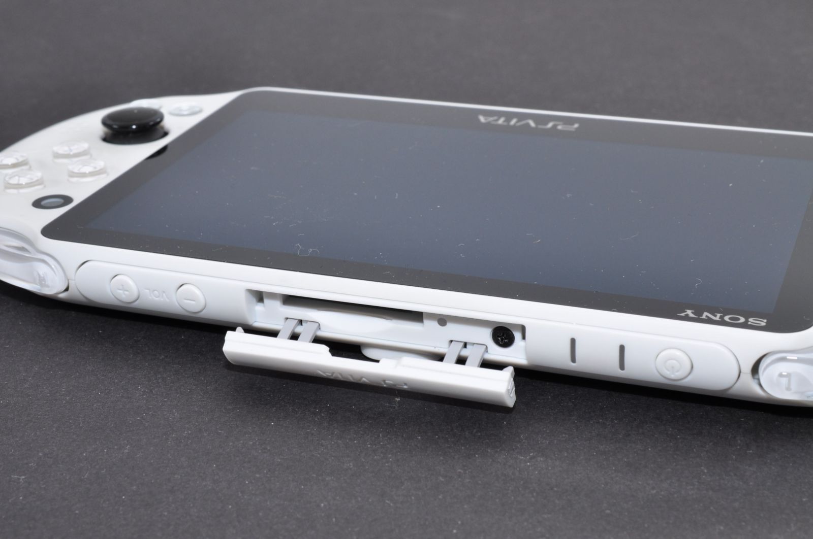 その他 SONY PlayStationVITA PCH-2000 ZA22 PlayStation®Vita Wi-Fiモデル ホワイト PCH-2000 ZA22 ソニー SONY PS